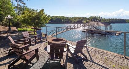 Captain's Quarters: 5 BR, 2.5 BA House in Arley, Sleeps 14