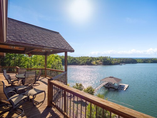 Captain's Quarters - lakeside patio fire pit
