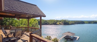 Captain's Quarters - lakeside patio fire pit