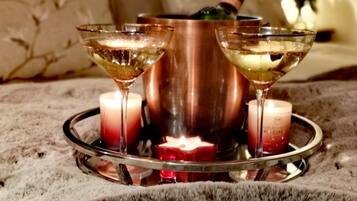 Comfort Room | 1 bedroom, premium bedding, blackout drapes, iron/ironing board