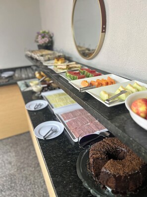 Free daily continental breakfast 
