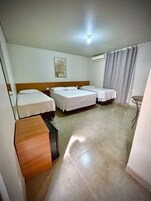 Quarto quádruplo standard | Wi-Fi de cortesia