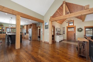 المنشأة من الداخل