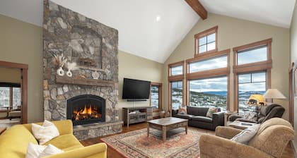 Views, Ski, Golf! 6 BDR, 13 Beds, Hot Tub!