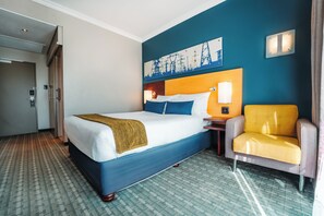 Standard Room | Skrivebord og sengetøy