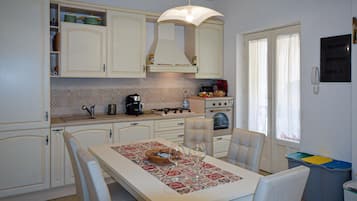 Kühlschrank, Herdplatte, Geschirrspüler