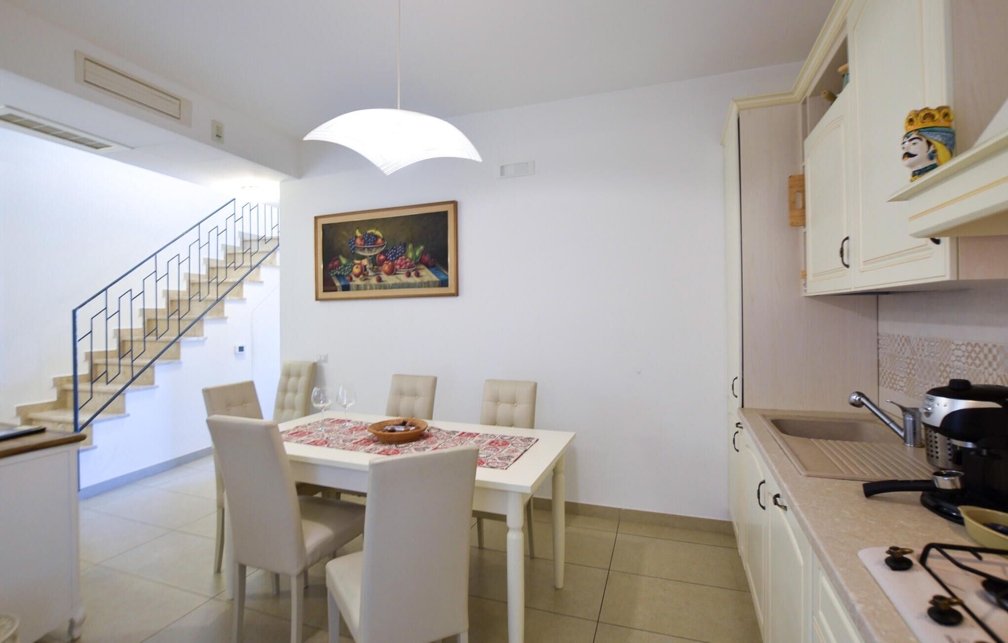 Frigorifero, piano cottura, lavastoviglie, macchina per tè/caffè