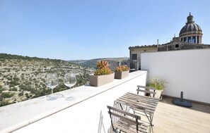 Outdoor dining - Awesome home in Ragusa (Ragusa)