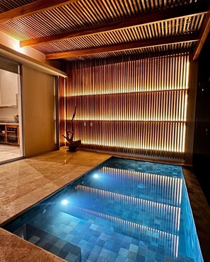 Piscine à débordement