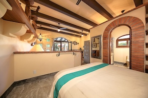 1 多间卧室、客房内保险箱、熨斗/熨衣板、旅行婴儿床