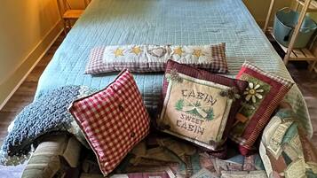1 bedroom, bed sheets
