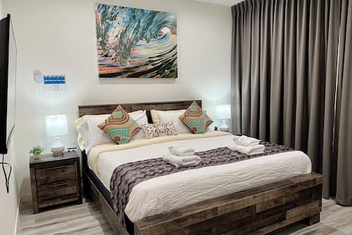Exclusive Apartment | Egyptian cotton sheets, premium bedding, in-room safe