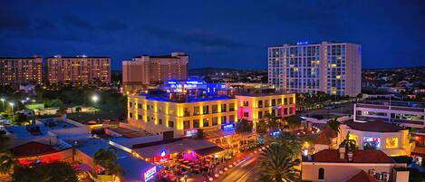 Overnatningsstedets facade – aften/nat