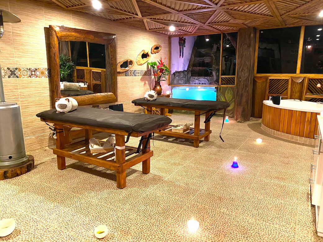 アロマテラピー、ホットストーンマッサージ、ディープティシュー マッサージ、マタニティ マッサージ、スポーツ マッサージ