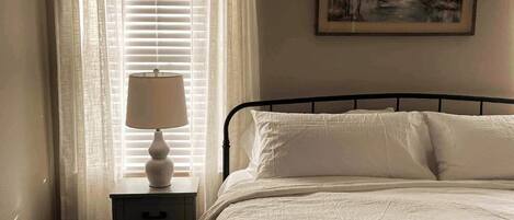 2 室のベッドルーム、デスク、アイロン / アイロン台、WiFi