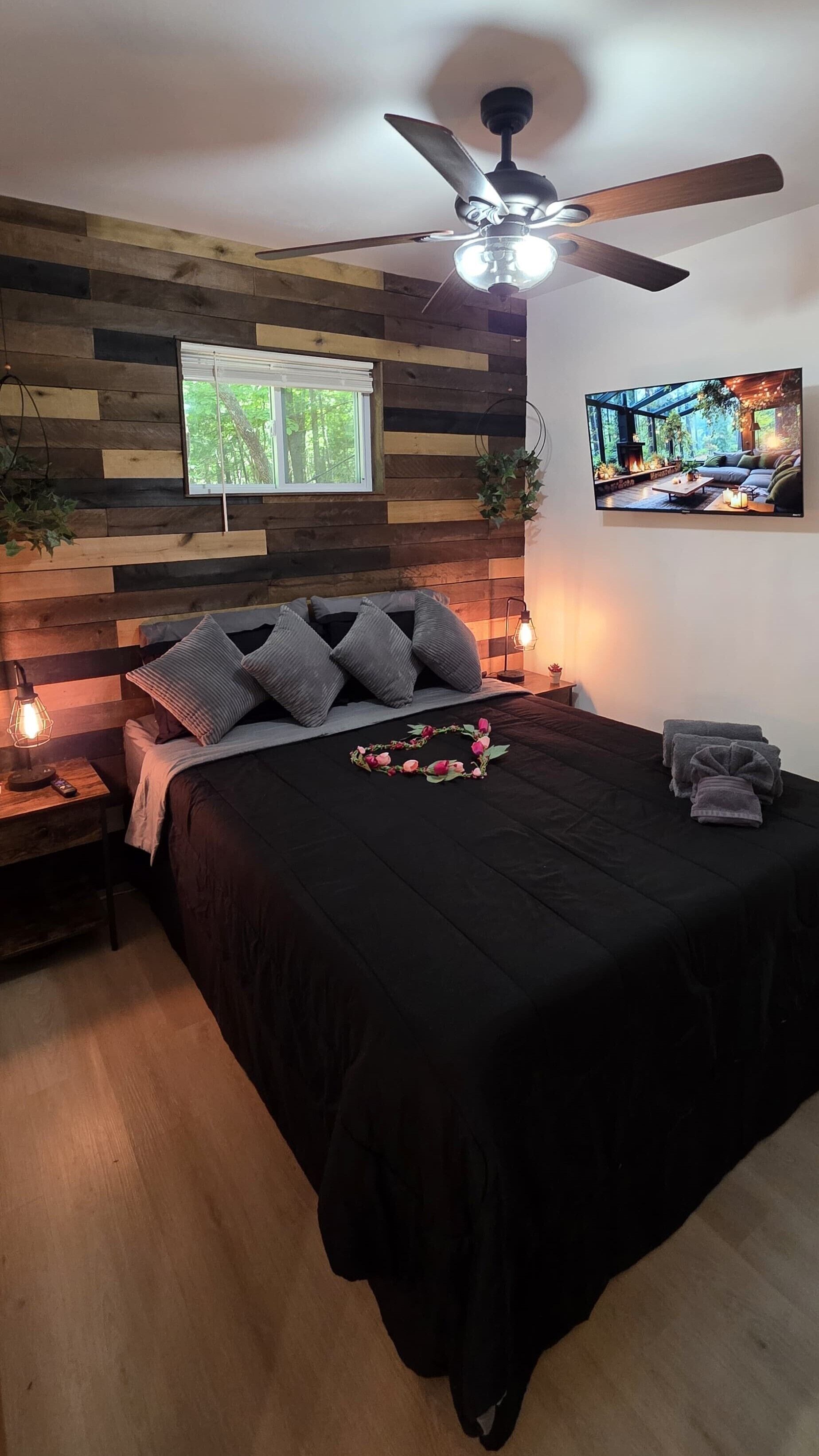 1 chambre, lit avec matelas en mousse à mémoire, bureau