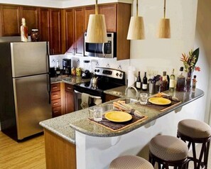 Fridge, cookware/dishes/utensils