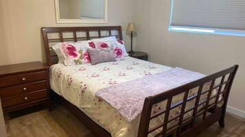 2 bedrooms, WiFi, bed sheets