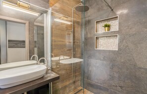 Douche, séchoir à cheveux