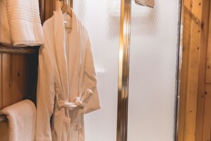 Honeymoon Cottage | Bathroom | Separate tub and shower, jetted tub, rainfall showerhead, hair dryer - Deerfield Cottage (Lexington)