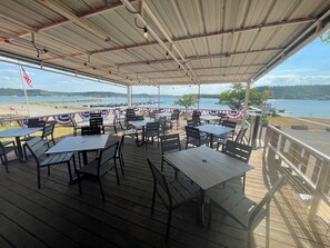 Outdoor banquet area - World Famous Fox Hollow Resort (Graham)