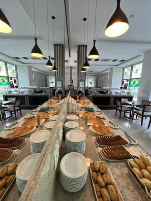 Free daily buffet breakfast - Ferlho Suites Rio Centro (Rio de Janeiro)