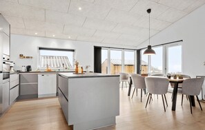 Fridge, oven, stovetop, dishwasher - 4 bedroom stunning home in Haderslev (Haderslev)