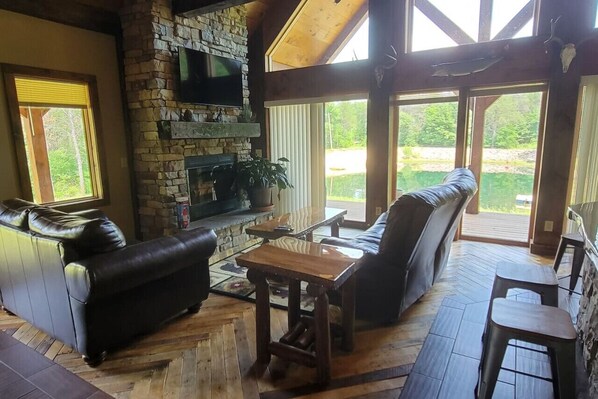 TV, fireplace, table tennis, stereo