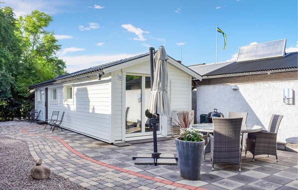 Outdoor dining - Gorgeous home in Borgholm with WiFi (Borgholm)