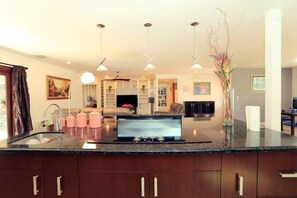 Interior - Gorgeous stay-Mini Resort with SPA/big living room (Walnut)