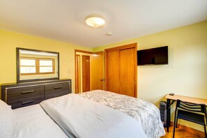 3 Schlafzimmer, Schreibtisch, Bügeleisen/Bügelbrett