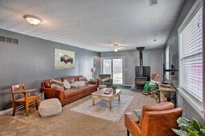 Televisión, chimenea, Netflix, libros