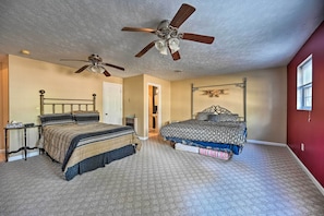 3 bedrooms, iron/ironing board, free internet, bed sheets - Serene Blue Ridge Getaway in Galax w/ Yard! (Galax)