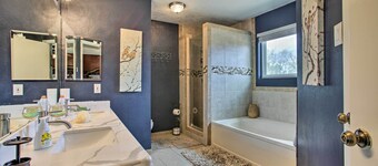 Houston Home with Private Outdoor Pool!