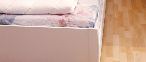 1 bedroom, desk, free WiFi, bed sheets