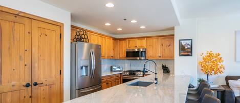 Condo, 2 Bedrooms | Private kitchen | Fridge, oven, coffee/tea maker, toaster