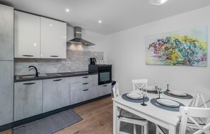 Kühlschrank, Ofen, Herdplatte, Geschirrspüler