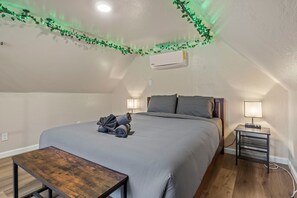 1 slaapkamer, een strijkplank/strijkijzer, beddengoed