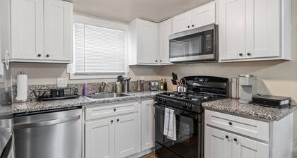 Bohemian and Cat themed/Close to MT Sac | Laundry