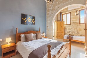 Standaard huis, meerdere slaapkamers, koelkast en magnetron (Nadurin, Gozitan villa 7 Bedr. & 2) | 7 slaapkamers, gratis wifi, beddengoed