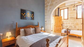 7 bedrooms, free WiFi, bed sheets