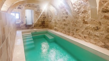 Hồ bơi ngoài trời