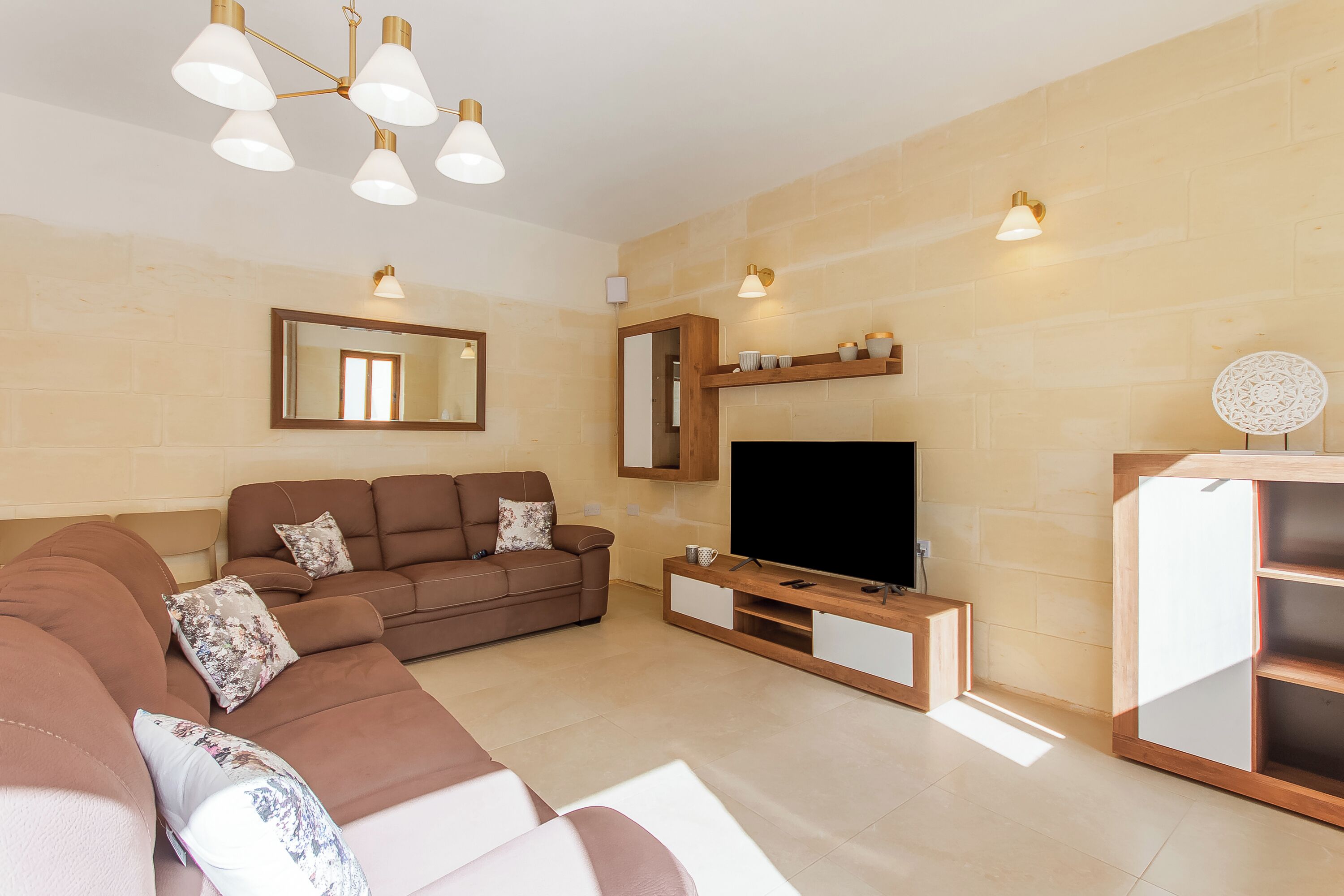 Nhà Tiêu chuẩn, nhiều phòng ngủ, tủ lạnh & lò vi sóng (Nadurin, Gozitan villa 7 Bedr. & 2) | Khu phòng khách | TV màn hình phẳng 21-inch có truyền hình cáp 