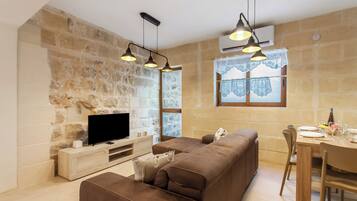 Standard House, Multiple Bedrooms, Refrigerator & Microwave (Nadurin, Gozitan villa 7 Bedr. & 2) | Interior