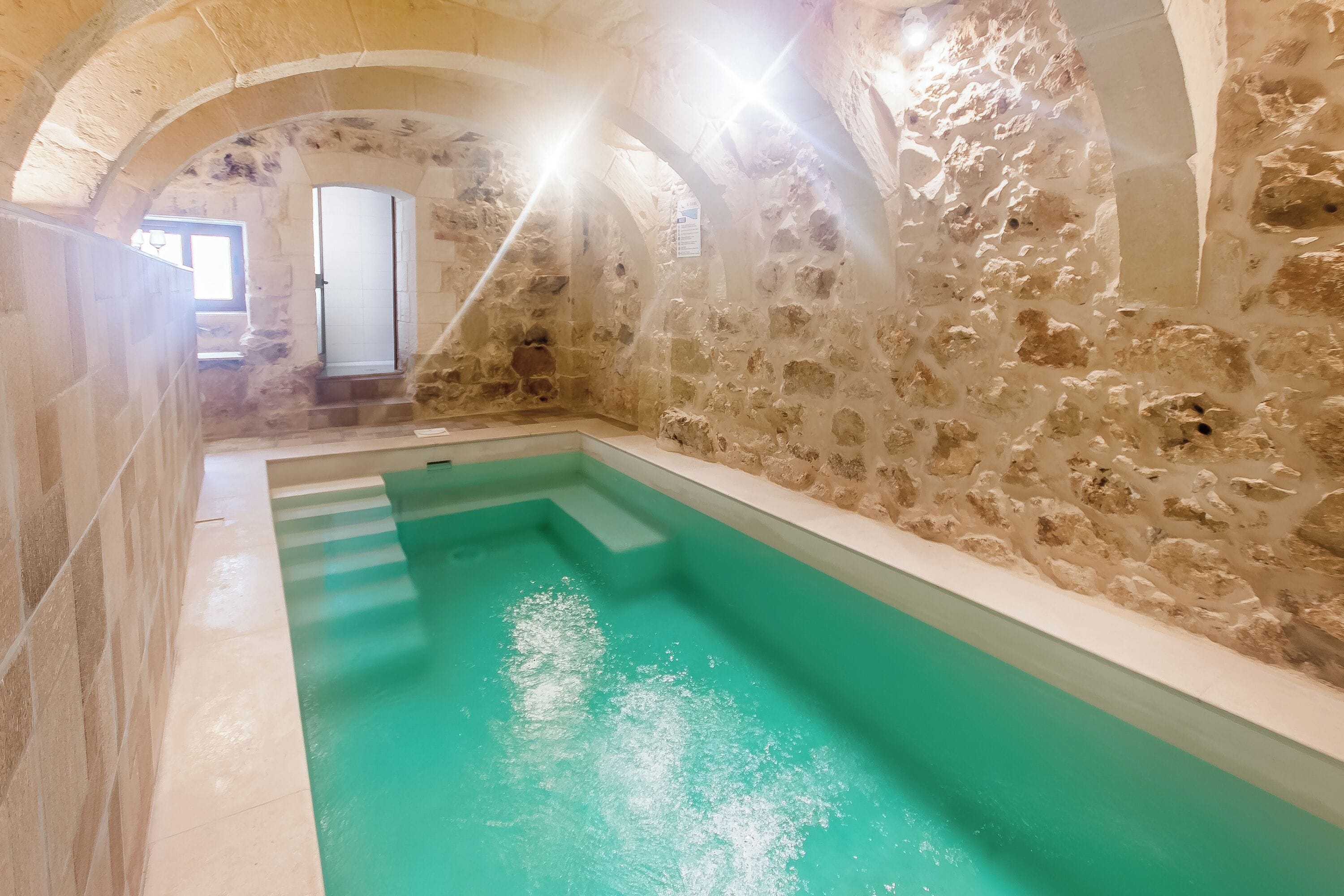 Standard-talo, useita makuuhuoneita (Nadurin, Gozitan villa 7 Bedr. & 2) | Uima-allas | Ulkouima-allas