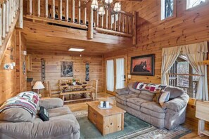 تلفزيون ذكي، مدفأة، مشغل دي في دي، تنس طاولة