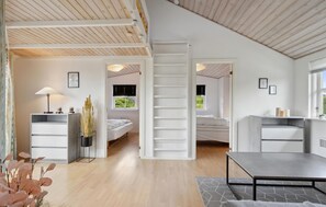 3 bedrooms, travel crib, free WiFi