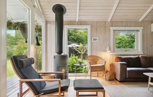 Beautiful home in Grenaa with WiFi