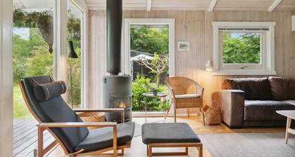 Beautiful home in Grenaa with WiFi