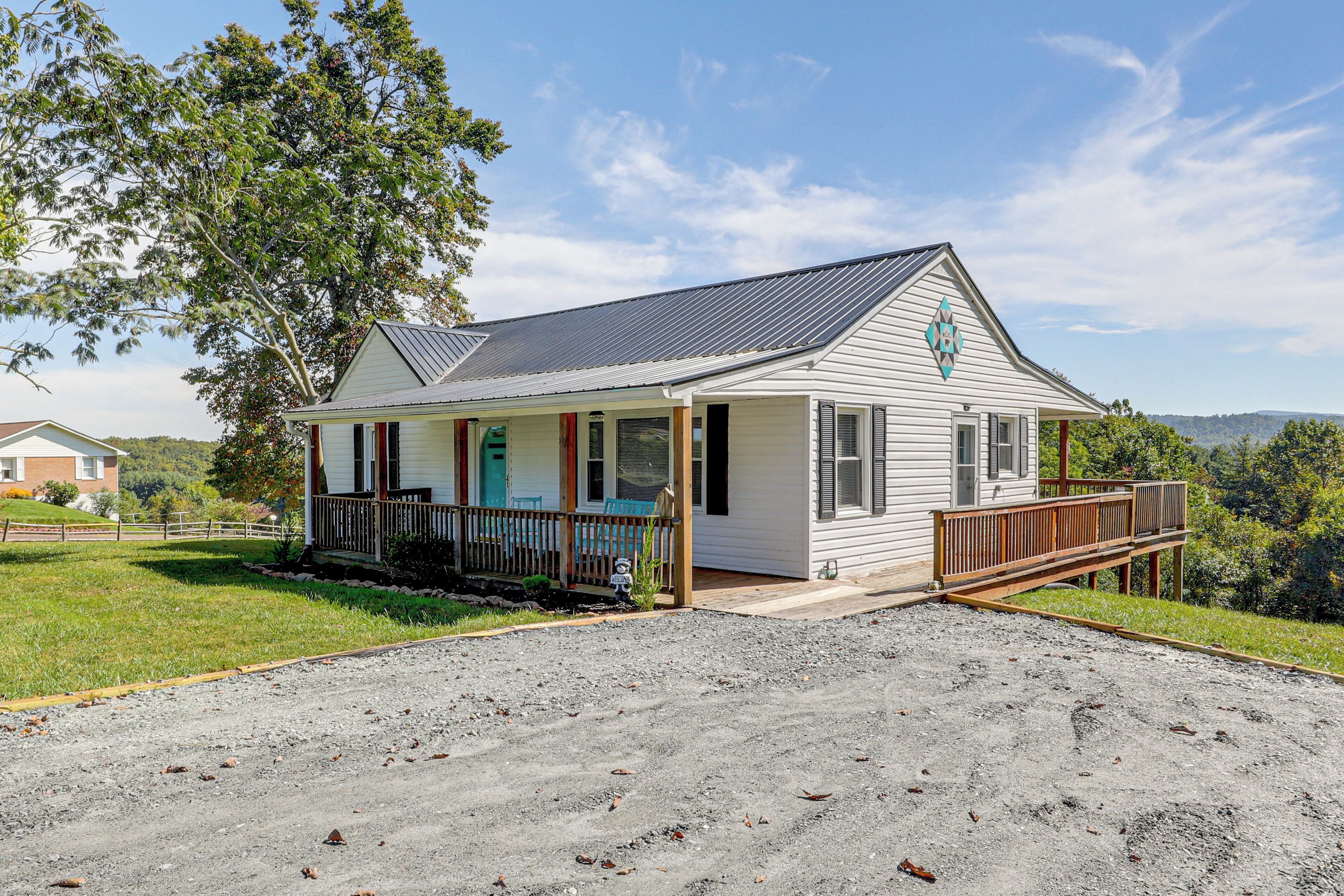 Sparta Vacation Rental | 2BR | 1BA | 1,020 Sq Ft | Step-Free Access